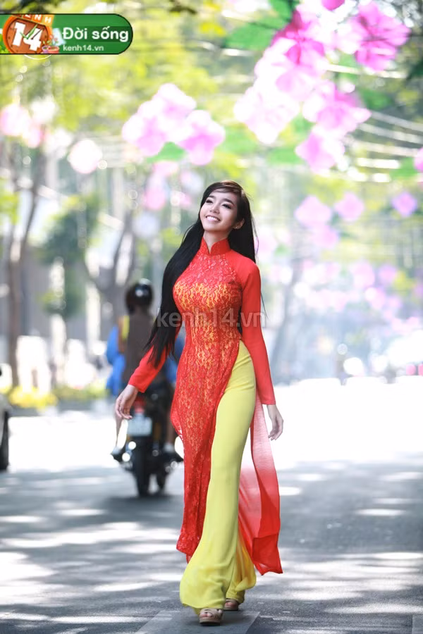 Elly đang là người mẫu ảnh và tham gia một số dự án điện ảnh. Xem thêm: Sao Việt diện Trench coat?/Sao Việt mặc cực đẹp và lạ/Gợi cảm với màu nuy thời trang/Sao Việt với váy vintage style