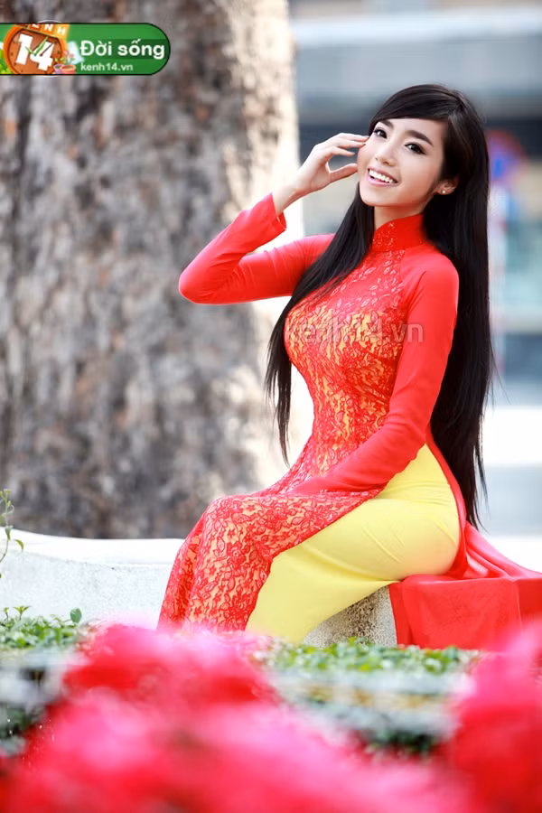Chắc hẳn ai cũng phải ngây ngất trước vẻ đẹp này! Xem thêm: Sao Việt diện Trench coat?/Sao Việt mặc cực đẹp và lạ/Gợi cảm với màu nuy thời trang/Sao Việt với váy vintage style