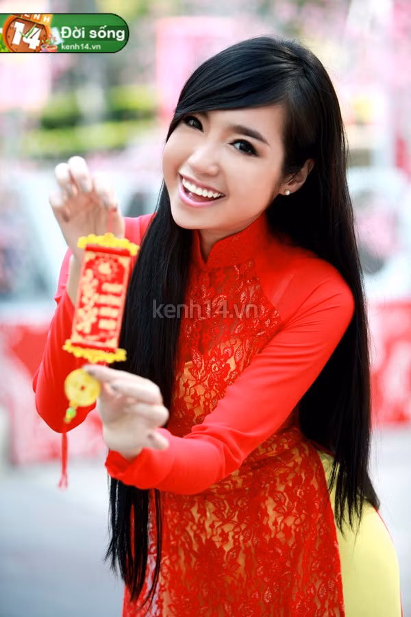 Nụ cười tười và đôi mắt biết nói, giúp Elly tỏa sáng và nổi bật.