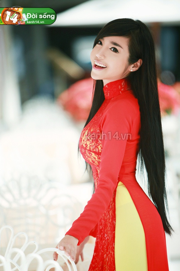 Xem thêm: Sao Việt diện Trench coat?/Sao Việt mặc cực đẹp và lạ/Gợi cảm với màu nuy thời trang/Sao Việt với váy vintage style Xem thêm: Sao Việt diện Trench coat?/Sao Việt mặc cực đẹp và lạ/Gợi cảm với màu nuy thời trang/Sao Việt với váy vintage style