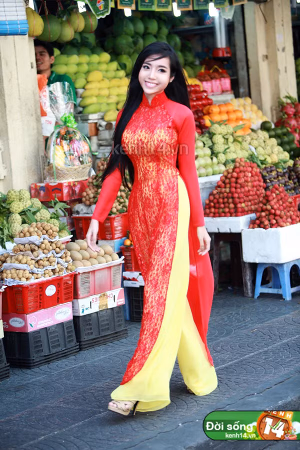 Nổi tiếng với vòng 1 ngoại cỡ và thân hình nóng bỏng, luôn xuất hiện trong những bộ ảnh với trang phục thiếu vải, khoe vòng 1.