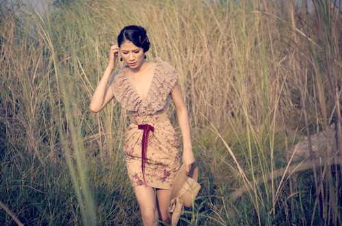 Nhiếp ảnh Nâu JP, một tay máy trẻ có những góc chụp mới mẻ nói: Rất thích chị Trang Trần, vì sự biến hoá liên tục trong mỗi lần chụp, thích tính thẳng thắn của chị ấy ngoài đời nữa.