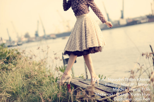 Nổi tiếng với những phát ngôn khá thẳng thắng thể hiện cá tính của mình, Trang Trần như một cơn lốc luôn cuốn phăng tất cả mọi người, nhưng lần trở về này, cô ấy như con mèo nhung mềm mại. Xem thêm: Vòng eo "hình chum" của Sao Việt/Thời trang "nude" của Sao Việt một năm qua/Bộ váy "có một không hai" của sao Việt/10 pha "đỏ mặt" của Sao Việt 2011 Nổi tiếng với những phát ngôn khá thẳng thắng thể hiện cá tính của mình, Trang Trần như một cơn lốc luôn cuốn phăng tất cả mọi người, nhưng lần trở về này, cô ấy như con mèo nhung mềm mại. Xem thêm: Vòng eo "hình chum" của Sao Việt/Thời trang "nude" của Sao Việt một năm qua/Bộ váy "có một không hai" của sao Việt/10 pha "đỏ mặt" của Sao Việt 2011