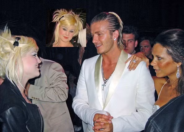 Kelly Osbourne tóc vàng mắt xanh môi đỏ rất rực rỡ