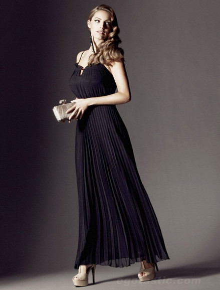 Đây được xem là kiều dáng thân thiện với phụ nữ ngực lớn. Thiết kế lệch vai phần nào tránh được những ánh mắt dò xét, vừa giúp giữ chặt và nâng đỡ vòng 1.