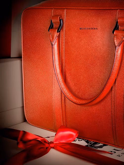 Kiểu túi hộp này phù hợp với các bạn gái cá tính và năng động. Xem thêm: Bộ sưu tập Magni"d /Bộ sưu tập áo khoác đẹp của Sao /Bộ sưu tập thời trang WOW