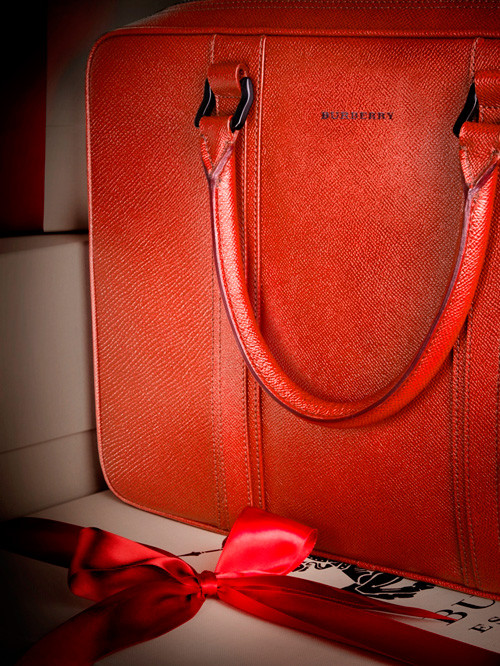 Kiểu túi hộp này phù hợp với các bạn gái cá tính và năng động. Xem thêm: Bộ sưu tập Magni"d /Bộ sưu tập áo khoác đẹp của Sao /Bộ sưu tập thời trang WOW Kiểu túi hộp này phù hợp với các bạn gái cá tính và năng động. Xem thêm: Bộ sưu tập Magni"d /Bộ sưu tập áo khoác đẹp của Sao /Bộ sưu tập thời trang WOW