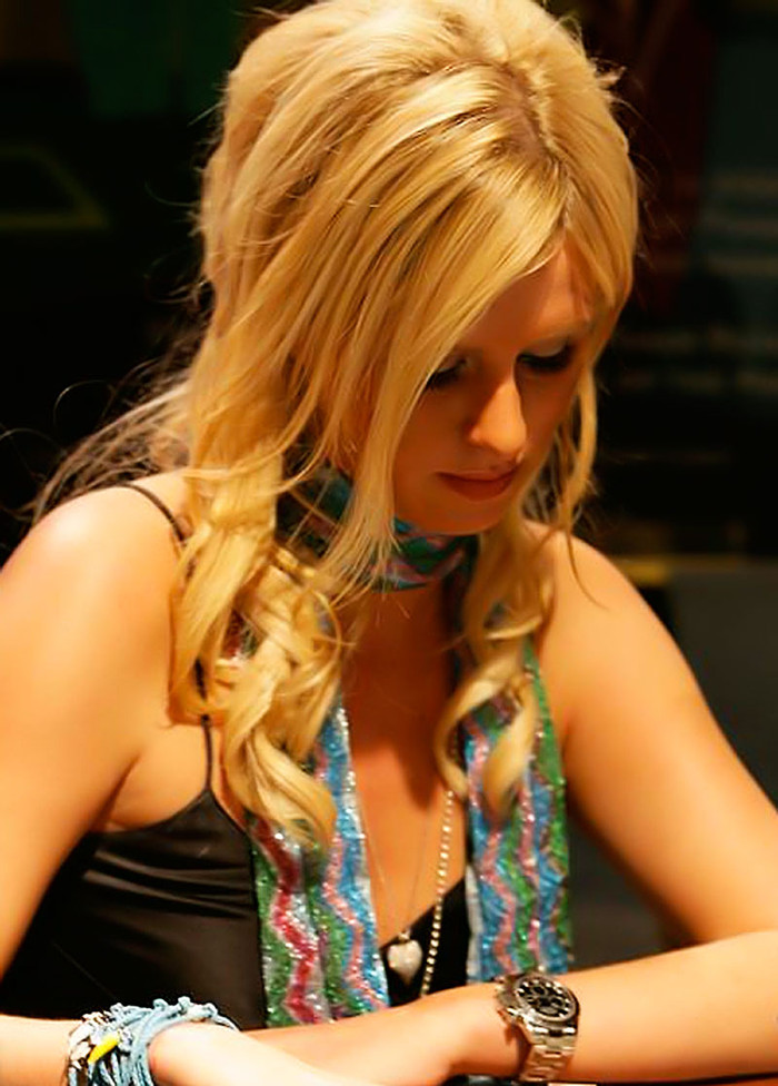 Cô là một trong 10 kiều nữ giàu nhất thế giới. Hiện cô là gương mặt của hãng đồ lót Australian Antz Pantz. Xem thêm: Những ngôi sao đẹp năm 2011/Theo bạn, ngôi sao nào đeo kính đẹp nhất và xấu nhất? Cô là một trong 10 kiều nữ giàu nhất thế giới. Hiện cô là gương mặt của hãng đồ lót Australian Antz Pantz. Xem thêm: Những ngôi sao đẹp năm 2011/Theo bạn, ngôi sao nào đeo kính đẹp nhất và xấu nhất?