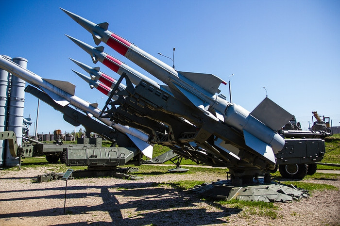 Một số loại vũ khí được trưng bày bên ngoài pháo đài Một số loại vũ khí được trưng bày bên ngoài pháo đài