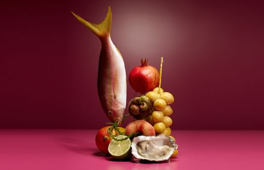 5. Ghét ăn nhiều cá: Cá được xem là thực phẩm tốt cho trí não và mang lại hiệu quả ngăn ngừa các bệnh do lão hoá, bệnh tim mạch. Theo nhiều nghiên cứu, trong cá có chứa rất nhiều axít béo omega3. Đây là thành phần thiết yếu cho sự phát triển của não bộ ở trẻ nhỏ, đồng thời có thể giúp ngăn chặn sự lão hoá và chứng suy giảm trí nhớ ở người già. Protein trong thịt cá là loại protein dễ hấp thu và không làm tăng cholesterol giống như các loại thịt giàu đạm khác. 5. Ghét ăn nhiều cá: Cá được xem là thực phẩm tốt cho trí não và mang lại hiệu quả ngăn ngừa các bệnh do lão hoá, bệnh tim mạch. Theo nhiều nghiên cứu, trong cá có chứa rất nhiều axít béo omega3. Đây là thành phần thiết yếu cho sự phát triển của não bộ ở trẻ nhỏ, đồng thời có thể giúp ngăn chặn sự lão hoá và chứng suy giảm trí nhớ ở người già. Protein trong thịt cá là loại protein dễ hấp thu và không làm tăng cholesterol giống như các loại thịt giàu đạm khác.