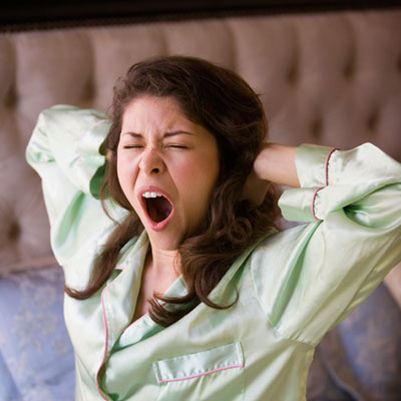 9. Không ngủ đủ giấc: Giấc ngủ có tác dụng rất quan trọng đối với quá trình phục hồi cơ thể và sức khoẻ của não bộ. Ngủ đủ giấc không chỉ giúp cho da căng mịn, cơ thể khoẻ mạnh, tỉnh táo, mà não cũng được nghỉ ngơi đầy đủ sẽ hạn chế nguy cơ mắc chứng suy giảm trí nhớ và tình trạng căng thẳng do công việc bận rộn đem lại. 9. Không ngủ đủ giấc: Giấc ngủ có tác dụng rất quan trọng đối với quá trình phục hồi cơ thể và sức khoẻ của não bộ. Ngủ đủ giấc không chỉ giúp cho da căng mịn, cơ thể khoẻ mạnh, tỉnh táo, mà não cũng được nghỉ ngơi đầy đủ sẽ hạn chế nguy cơ mắc chứng suy giảm trí nhớ và tình trạng căng thẳng do công việc bận rộn đem lại.