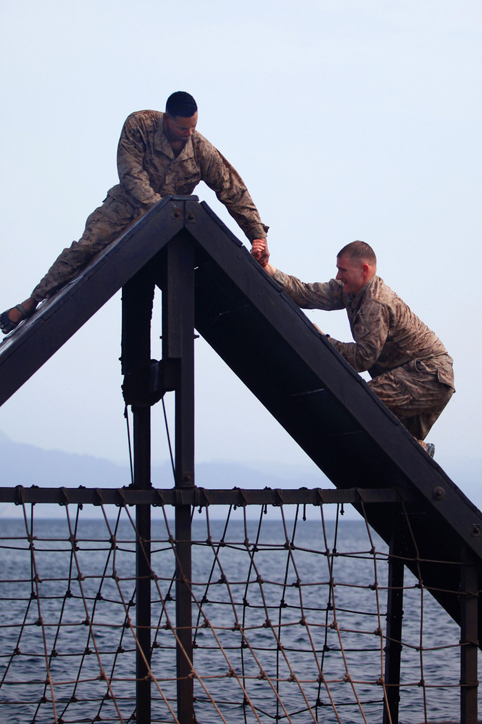 Binh sĩ thuộc Trung Đoàn Thủy Quân Lục Chiến thứ 2,đơn vị quân viễn chinh 24 thực hiện một khóa đào tạo tại vùng biển Arta, Djibouti, Pháp. Binh sĩ thuộc Trung Đoàn Thủy Quân Lục Chiến thứ 2,đơn vị quân viễn chinh 24 thực hiện một khóa đào tạo tại vùng biển Arta, Djibouti, Pháp.