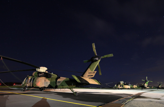 Trực thăng Black Hawk trong cuộc diễn tập hàng hải chống khủng bố tại tiểu bang Victoria. Trực thăng Black Hawk trong cuộc diễn tập hàng hải chống khủng bố tại tiểu bang Victoria.