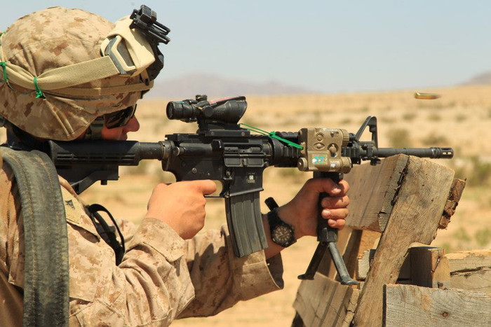 Thủy quân lục chiến Mỹ thuộc Tiểu đoàn 1, Trung đoàn 4 huấn luyện chiến đấu tại California. Thủy quân lục chiến Mỹ thuộc Tiểu đoàn 1, Trung đoàn 4 huấn luyện chiến đấu tại California.