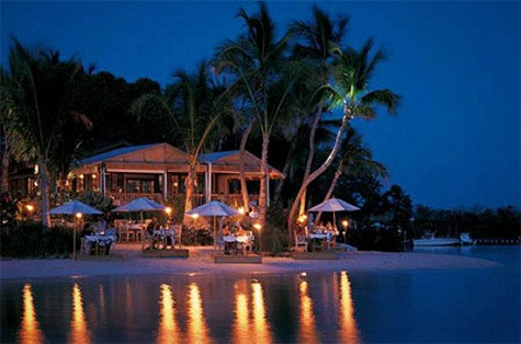 Little Palm là đảo tư nhân nhỏ thuộc quần đảo Florida Keys ở phía Nam của nước Mỹ, có đủ chỗ đỗ cho 10 du thuyền. Gói dịch vụ cưới 3 ngày trị giá 500.000 USD cho phép bao trọn cả hòn đảo này. Đây được coi là nơi hoàn hảo để tổ chức những đám cưới nhỏ và ấm cúng. Trên đảo chỉ có 30 phòng và khu vực tổ chức tiệc cưới đủ cho 60 khách. Một màn trình diễn pháo hoa đẹp mắt sẽ được trình diễn nếu khách yêu cầu. Little Palm là đảo tư nhân nhỏ thuộc quần đảo Florida Keys ở phía Nam của nước Mỹ, có đủ chỗ đỗ cho 10 du thuyền. Gói dịch vụ cưới 3 ngày trị giá 500.000 USD cho phép bao trọn cả hòn đảo này. Đây được coi là nơi hoàn hảo để tổ chức những đám cưới nhỏ và ấm cúng. Trên đảo chỉ có 30 phòng và khu vực tổ chức tiệc cưới đủ cho 60 khách. Một màn trình diễn pháo hoa đẹp mắt sẽ được trình diễn nếu khách yêu cầu.