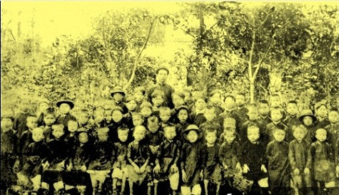 Học trò trường chữ quốc ngữ ở ngoại thành Học trò trường chữ quốc ngữ ở ngoại thành