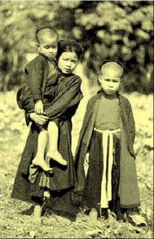 Ba chị em nhà thường dân Ba chị em nhà thường dân