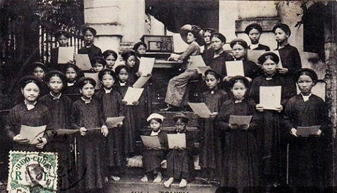 Các cô cậu học sinh Hà Nội dưới thời Pháp thuộc. Các cô cậu học sinh Hà Nội dưới thời Pháp thuộc.