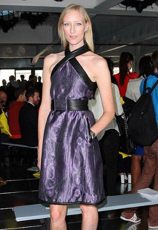 Christopher Kane xinh đẹp trong chiếc váy tím. Christopher Kane xinh đẹp trong chiếc váy tím.