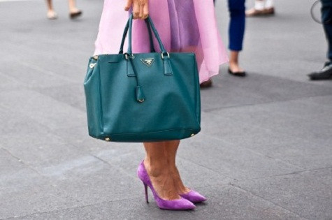 Không chỉ quyến rũ và cá tính, màu tím còn mang đến cho bạn sự nhẹ nhàng và hiện đại trong thời trang và cuộc sống Không chỉ quyến rũ và cá tính, màu tím còn mang đến cho bạn sự nhẹ nhàng và hiện đại trong thời trang và cuộc sống