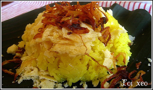 9. Xôi Xôi ở đâu cũng có, nhưng xôi Hà Nội là tấm chân tình, là nét văn hóa thanh lịch của riêng người Hà Nội. Xôi không những chỉ dùng như một món quà vào mỗi sáng, mà còn có mặt trong những mâm cỗ trang trọng trong ngày lễ, tết, thôi nôi, cưới hỏi…