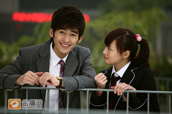 Bị bắt gặp "hẹn hò" vào tháng 6 năm ngoái khiến dấy lên tin đồn họ là một đôi.. Nếu đôi tình nhân màn ảnh này là thật thì đây sẽ là cặp đôi 8X đẹp nhất Cbiz. Bị bắt gặp "hẹn hò" vào tháng 6 năm ngoái khiến dấy lên tin đồn họ là một đôi.. Nếu đôi tình nhân màn ảnh này là thật thì đây sẽ là cặp đôi 8X đẹp nhất Cbiz.