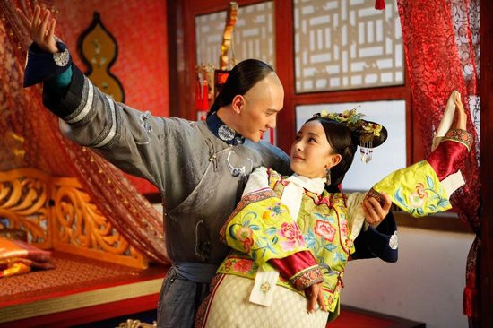 Sau khi hợp tác chung trong Cung tỏa tâm ngọc, Phùng Thiệu Phong và Dương Mịch xuất hiện như bóng với hình trong nhiều sự kiện quảng bá. Dư luận đang xôn xao về chuyện phim giả tình thật giữa Bát ca – Phùng Thiệu Phong và cung nữ - Dương Mịch. Phùng Thiệu Phong cũng từng tâm sự mẹ anh rất thích Dương Mịch. Các fans đang chờ ngày cả hai tuyên bố tình cảm của họ là sự thật. Sau khi hợp tác chung trong Cung tỏa tâm ngọc, Phùng Thiệu Phong và Dương Mịch xuất hiện như bóng với hình trong nhiều sự kiện quảng bá. Dư luận đang xôn xao về chuyện phim giả tình thật giữa Bát ca – Phùng Thiệu Phong và cung nữ - Dương Mịch. Phùng Thiệu Phong cũng từng tâm sự mẹ anh rất thích Dương Mịch. Các fans đang chờ ngày cả hai tuyên bố tình cảm của họ là sự thật.