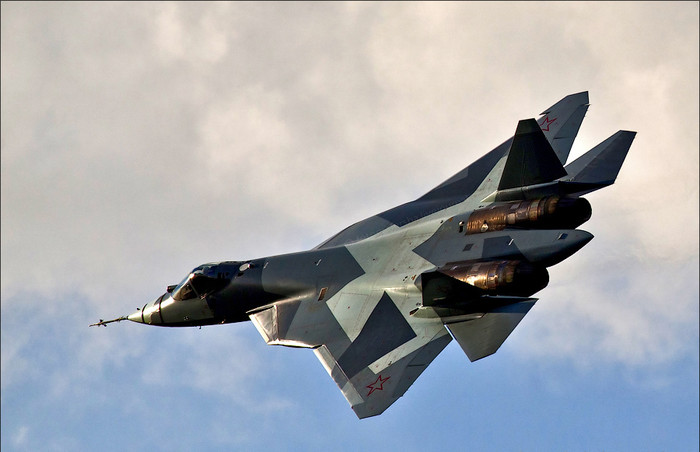 Tàng hình cơ Su-T-50 tại lễ kỷ niệm 100 năm Không quân Nga (12/8/2012).