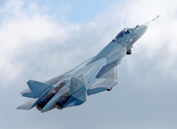 "Theo kế hoạch, mẫu thử nghiệm đầu tiên của FGFA sẽ được chuyển đến Ấn Độ vào năm 2014, sau đó máy bay sẽ thực hiện các bài kiểm tra tại căn cứ Không quân Ozhhar. Chúng tôi hy vọng để có thể sớm đưa các máy bay này vào hoạt động trong năm 2022," – Tham mưu trưởng Không quân Ấn Độ NAK Browne cho hay.