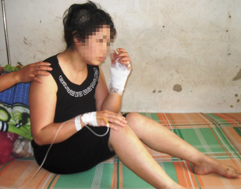 Chị Nguyệt vẫn chưa biết con mình không qua khỏi. Chị Nguyệt vẫn chưa biết con mình không qua khỏi.