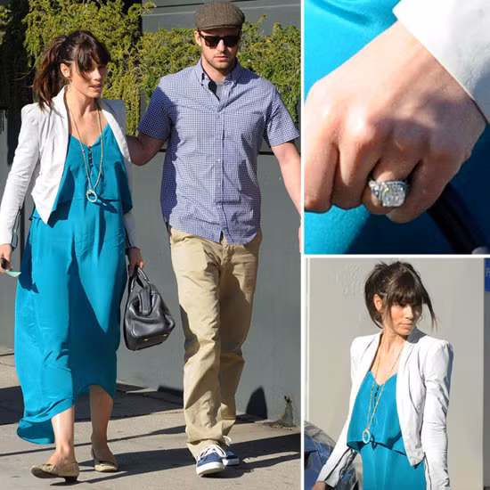 Cặp đôi Jessica Biel và Justin Timberlake vừa bị bắt gặp trên đường phố Los Angeles. Đặc biệt trên tay Jessica lấp lánh một chiếc nhẫn tuyệt đẹp. Đây hẳn là chiếc nhẫn đính hôn của hai người. Cặp đôi Jessica Biel và Justin Timberlake vừa bị bắt gặp trên đường phố Los Angeles. Đặc biệt trên tay Jessica lấp lánh một chiếc nhẫn tuyệt đẹp. Đây hẳn là chiếc nhẫn đính hôn của hai người.