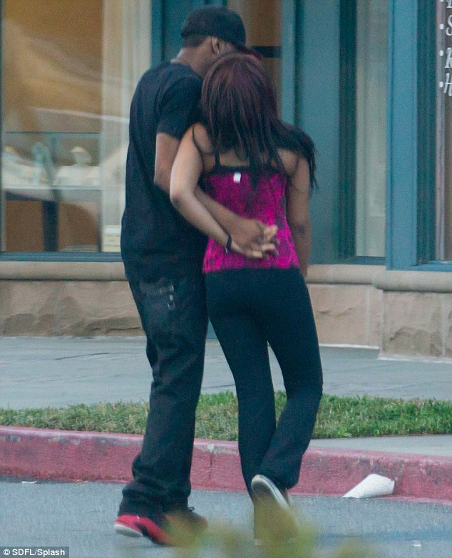 Bobbi từng tâm sự rằng Nick là người cô thực sự tin tưởng. Thậm chí, hai người đã từng ngủ chung giường với nhau