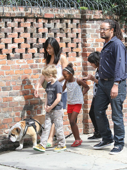 Chú chó Jacques trở thành trung tâm của cuộc đi dạo