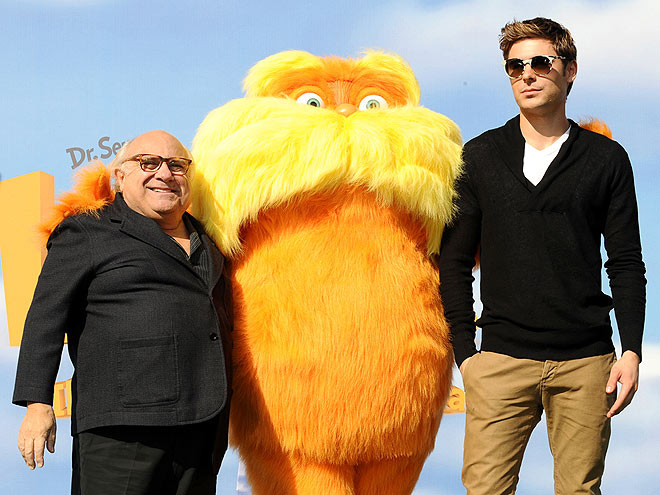 Zac Efron tiếp tục tour quảng bá cho bộ phim mới của anh - "The Lorax on Friday" với người bạn diễn Danny DeVito tại Roma. Zac Efron tiếp tục tour quảng bá cho bộ phim mới của anh - "The Lorax on Friday" với người bạn diễn Danny DeVito tại Roma.