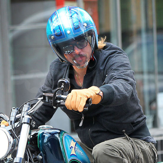 Trông nam tài tử như một tay đua thứ thiệt