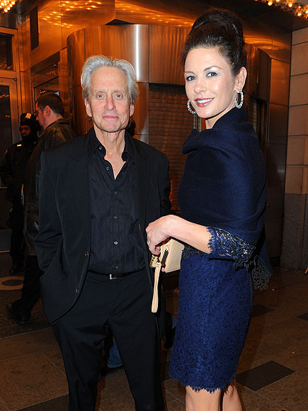 Lâu lắm rồi khán giả mới được nhìn thấy cặp đôi Michael Douglas và Catherine Zeta Jones đi cùng nhau. Họ cùng có mặt trong buổi hòa nhạc Bruce Springsteen concert Friday tại nhà hát Apollo Theater,New York. Lâu lắm rồi khán giả mới được nhìn thấy cặp đôi Michael Douglas và Catherine Zeta Jones đi cùng nhau. Họ cùng có mặt trong buổi hòa nhạc Bruce Springsteen concert Friday tại nhà hát Apollo Theater,New York.