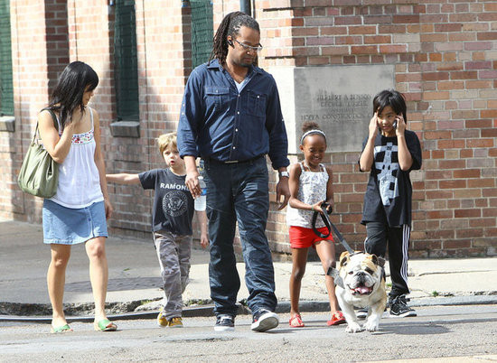 Maddox vẫn buôn điện thoại rất say sưa