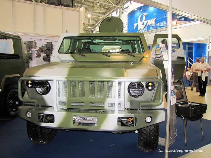 Scorpio-LSHA có khả năng vượt dốc 60%, đi đường nghiêng 20%. Xe có thể chở tối đa 8 binh lính. Scorpio-LSHA có khả năng vượt dốc 60%, đi đường nghiêng 20%. Xe có thể chở tối đa 8 binh lính.