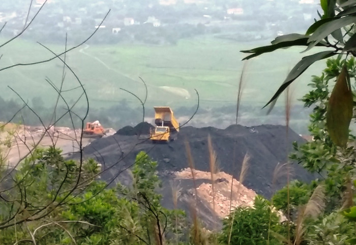 Lợi dụng vào việc thực hiện Dự án xử lý rác thải tại thông Trung Lương, thị xã Đông Triều. Công ty Viễn Đông đã khai thác khoảng 300 tấn than từ vỉa 24, vỉa 25 được di dời ra ngoài ranh giới dự án.