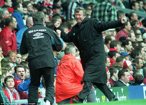 1996-97: Bầy "Chim non" của Alex Ferguson đã trưởng thành sau mùa 1995/96 và họ bảo vệ thành công chức vô địch trong năm 1997 khi bỏ xa Arsenal và Newcastle 7 điểm. Đây là mùa bóng mà Andy Cole nổi lên là chân sút hàng đầu của CLB. 1996-97: Bầy "Chim non" của Alex Ferguson đã trưởng thành sau mùa 1995/96 và họ bảo vệ thành công chức vô địch trong năm 1997 khi bỏ xa Arsenal và Newcastle 7 điểm. Đây là mùa bóng mà Andy Cole nổi lên là chân sút hàng đầu của CLB.