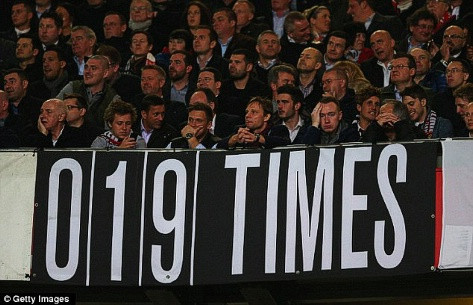 Tấm băng rôn này rất cũ Tấm băng rôn này rất cũ