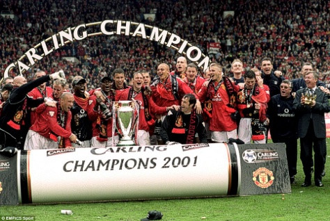 2000-2001: United vô địch với khoảng cách 10 trước Arsenal và lần đầu tiên vô địch 3 năm liên tiếp. Họ thể hiện sự áp đảo đó bằng trận thắng Arsenal 6-1 ở lượt về mùa giải. 2000-2001: United vô địch với khoảng cách 10 trước Arsenal và lần đầu tiên vô địch 3 năm liên tiếp. Họ thể hiện sự áp đảo đó bằng trận thắng Arsenal 6-1 ở lượt về mùa giải.