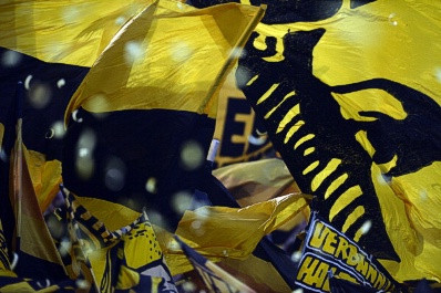 Giờ thì lá cờ này đã bay phấp phới toàn châu lục Giờ thì lá cờ này đã bay phấp phới toàn châu lục