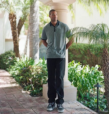 ‘Khi tôi còn trẻ, tôi đã hẹn hò với các cô gái. Tôi thậm chí đã đính hôn. Tôi đã nghĩ mình buộc phải sống theo một chuẩn mực nào đó. Tôi nghĩ mình cần phải cưới một cô gái và nuôi con cùng cô ấy. Tôi luôn tự nói với mình rằng bầu trời có màu đỏ, nhưng trong thâm tâm, tôi luôn biết bầu trời có màu xanh’. ‘Khi tôi còn trẻ, tôi đã hẹn hò với các cô gái. Tôi thậm chí đã đính hôn. Tôi đã nghĩ mình buộc phải sống theo một chuẩn mực nào đó. Tôi nghĩ mình cần phải cưới một cô gái và nuôi con cùng cô ấy. Tôi luôn tự nói với mình rằng bầu trời có màu đỏ, nhưng trong thâm tâm, tôi luôn biết bầu trời có màu xanh’.