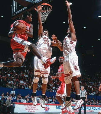 ‘Hành trình của tôi bắt đầu từ một cậu nhóc Los Angeles, cho tới 2 chức vô địch tiểu bang ở trung học, và trận bán kết NCAA 2001 cùng người em Jarron, và 9 lần dự play-off trong 12 mùa giải ở NBA. Khi Jarron biết tôi là gay, cậu nhóc hơi sốc, nhưng anh em tôi vẫn luôn bên nhau như hình với bóng’. ‘Hành trình của tôi bắt đầu từ một cậu nhóc Los Angeles, cho tới 2 chức vô địch tiểu bang ở trung học, và trận bán kết NCAA 2001 cùng người em Jarron, và 9 lần dự play-off trong 12 mùa giải ở NBA. Khi Jarron biết tôi là gay, cậu nhóc hơi sốc, nhưng anh em tôi vẫn luôn bên nhau như hình với bóng’.