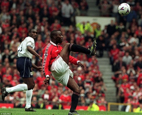 1998-99: Phải tới tận ngày cuối cùng của mùa giải để chức vô địch vào tay United khi họ đánh bại Tottenham để thoát khỏi sự đeo bám của Arsenal. Cặp bài trùng Andy Cole - Dwight Yorke xuất hiện trong mùa giải này. 1998-99: Phải tới tận ngày cuối cùng của mùa giải để chức vô địch vào tay United khi họ đánh bại Tottenham để thoát khỏi sự đeo bám của Arsenal. Cặp bài trùng Andy Cole - Dwight Yorke xuất hiện trong mùa giải này.