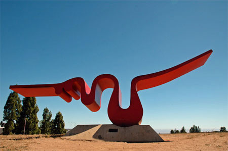 Đại học California: Đại học California nằm ở Santa Cruz, bang California, Mỹ. Nằm ngay bên bờ Thái Bình Dương, trường học nhìn ra phía biển có view tuyệt đẹp. Trong trường có hơn 100 điểm phát wifi vì sinh viên của đại học California rất thích được học ngoài trời.