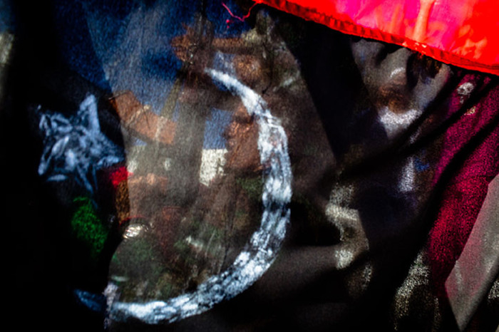  Một binh sỹ quân đối lập ăn mừng Lễ Eid al-Fitr ở quảng trường Martyrs thuộc Tripoli, Libya