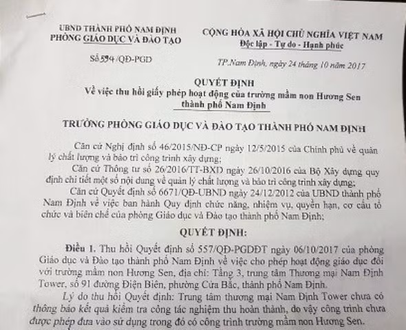 Quyết định về việc thu hồi giấy phép hoạt động của Trường mầm non tư thục Hương Sen. Ảnh: Nhân Minh