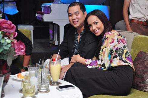 Nữ giám khảo Vietnam's Got Talent Thúy Hạnh chuẩn bị mọi khâu tổ chức và dẫn chương trình cho đêm dạ tiệc âm nhạc mang tên 'Ký ức' của chồng - nhạc sỹ Minh Khang (Theo VnExpress) Nữ giám khảo Vietnam's Got Talent Thúy Hạnh chuẩn bị mọi khâu tổ chức và dẫn chương trình cho đêm dạ tiệc âm nhạc mang tên 'Ký ức' của chồng - nhạc sỹ Minh Khang (Theo VnExpress)